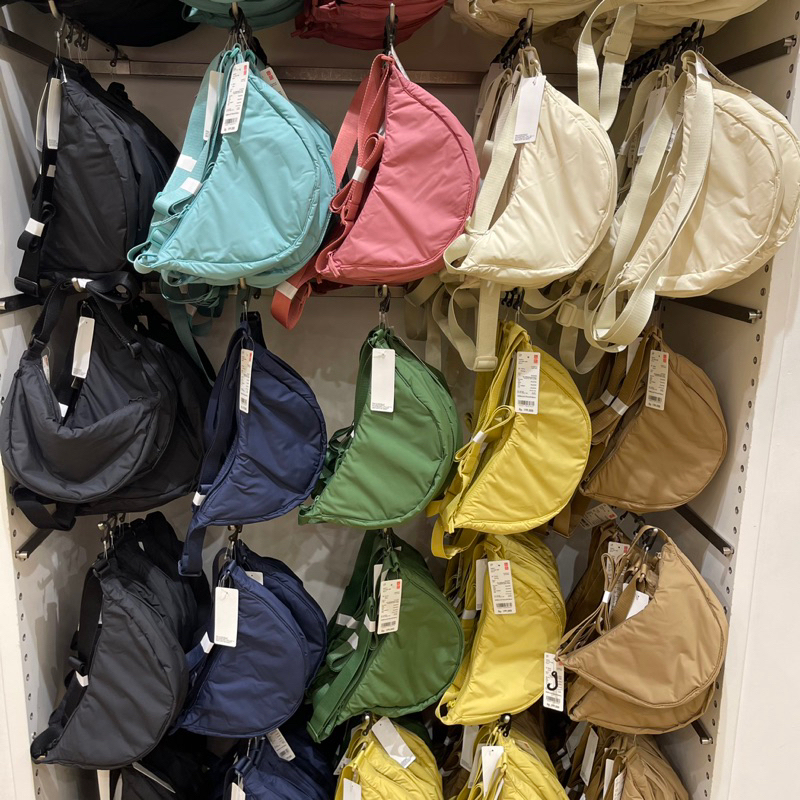 Uniqlo Slingbag /Tas nilon uniqlo tas selempang