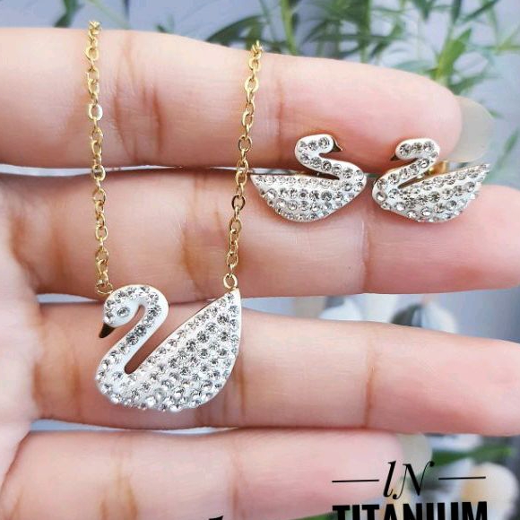 Kalung Set Anting Motif Angsa Titanium Gold Awet Anti Karat 305a1