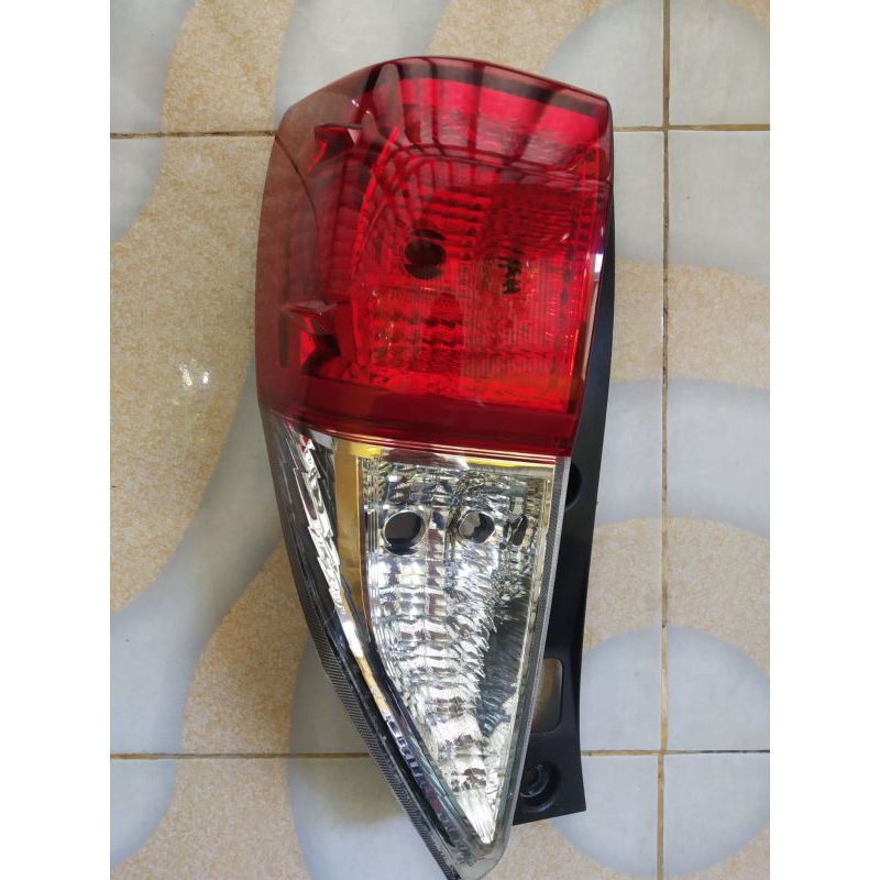 Stoplamp Innova reborn