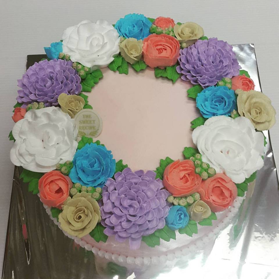 

Cake Flower Purple And White