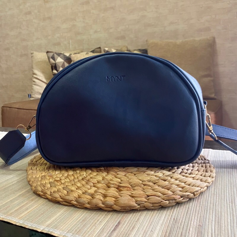 Preloved Tas Selempang MYNT