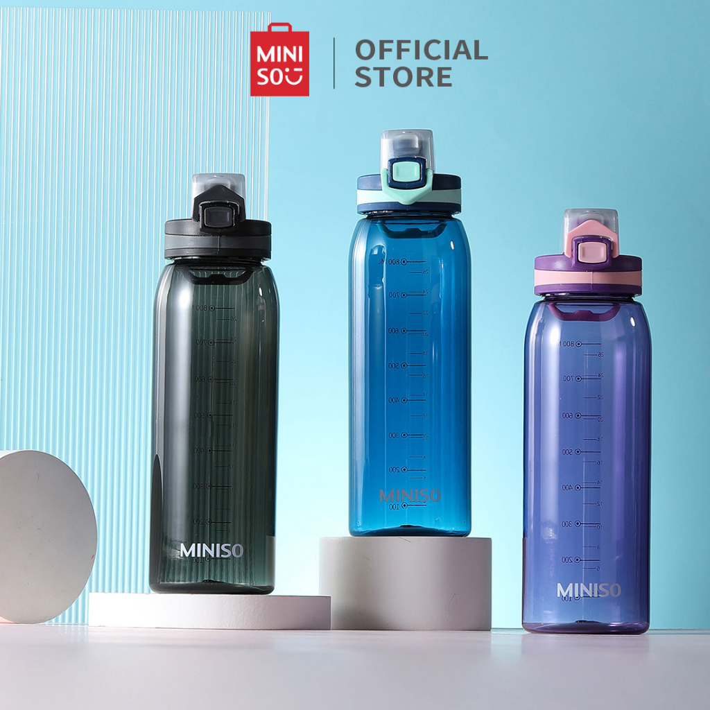 MINISO Botol Minum Air 900ml Plastik Olahraga Skala Botol Air Dingin Sport Drinking Water Bottle Per