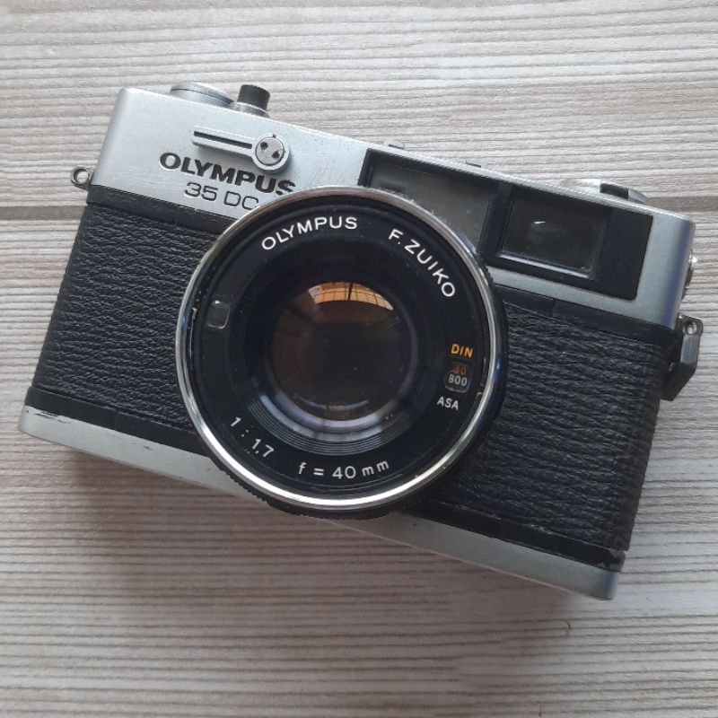 Kamera Analog Olympus 35 DC