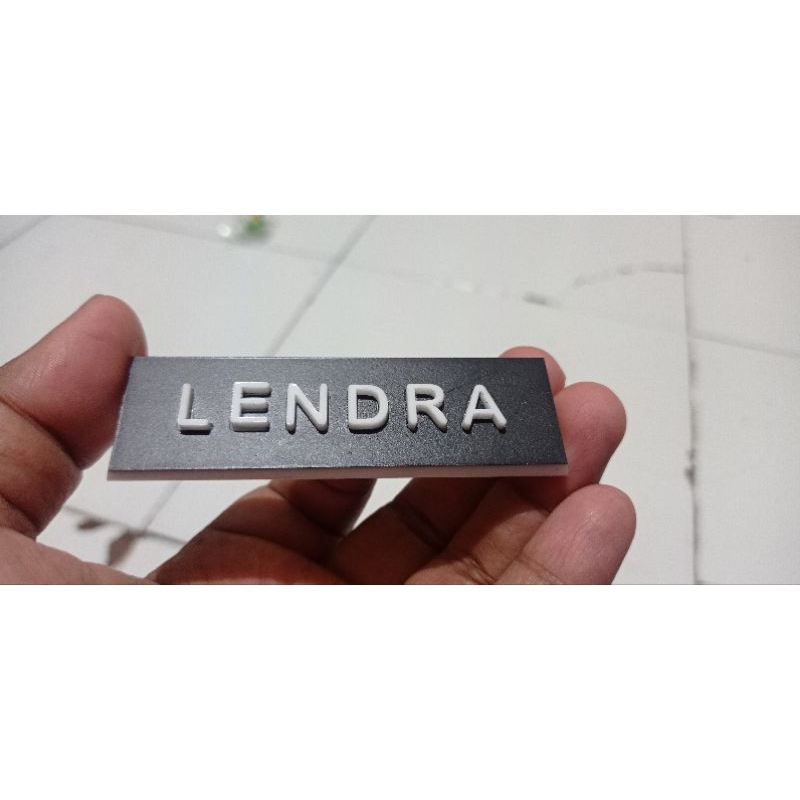 

Papan Nama Font Timbul