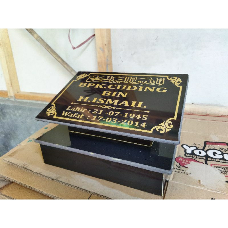 Batu Nisan Ciri kuburan makam lempengan plus tugu ukuran 20x30 geratis paking kayu