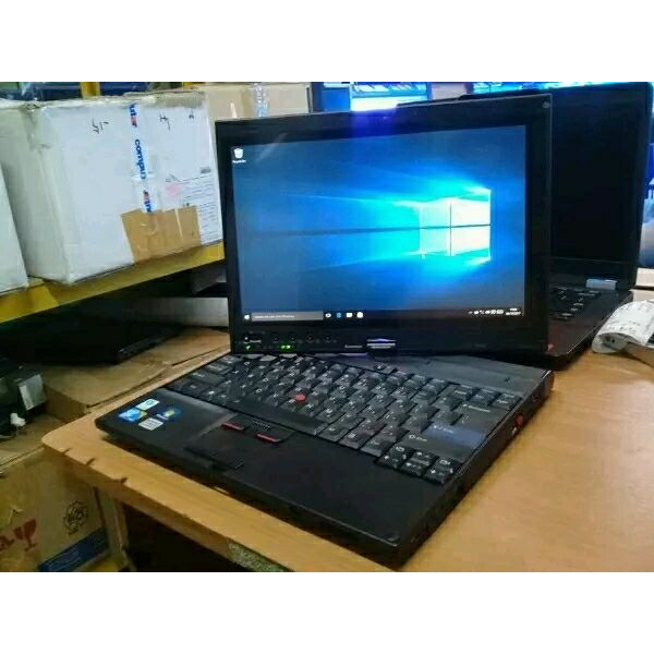 Laptop Lenovo Core i7 Touchscreen Layar Putar 360