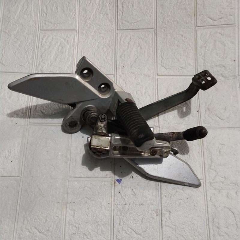 Footstep Step Depan Yamaha Vixion Old ORIGINAL SECOND