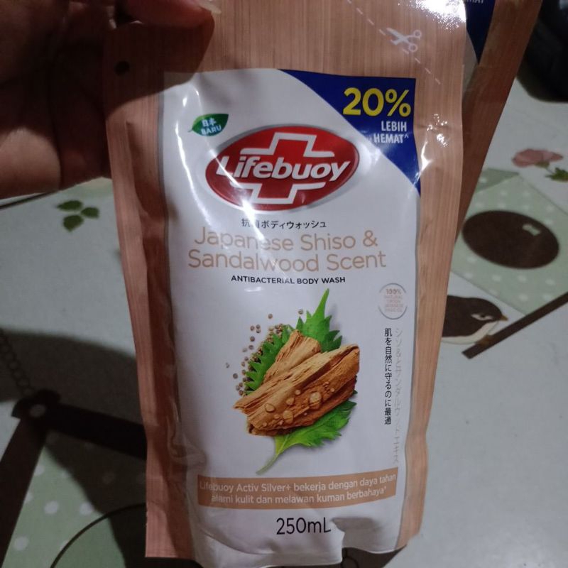 LIFEBUOY SABUN CAIR JAPANESE SHISO&amp;SANDALWOOD SCENT 250ML