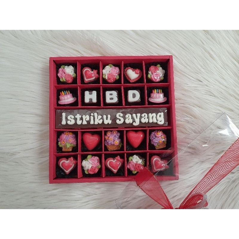 

Kado ulang tahun atau anniversary cokelat huruf costum