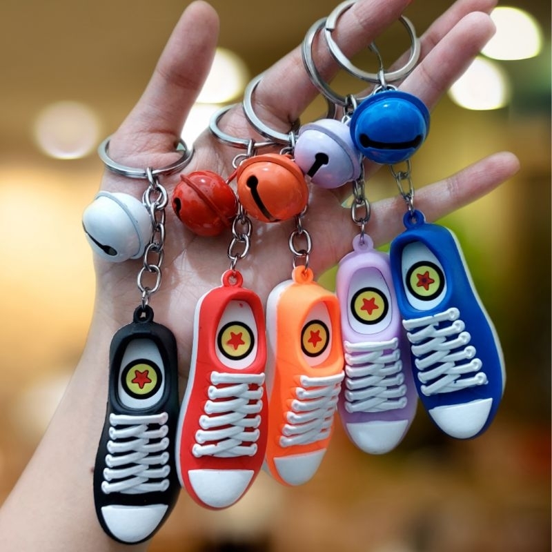 Gantungan Kunci Sepatu Lonceng Keychain Sneakers Converse Import