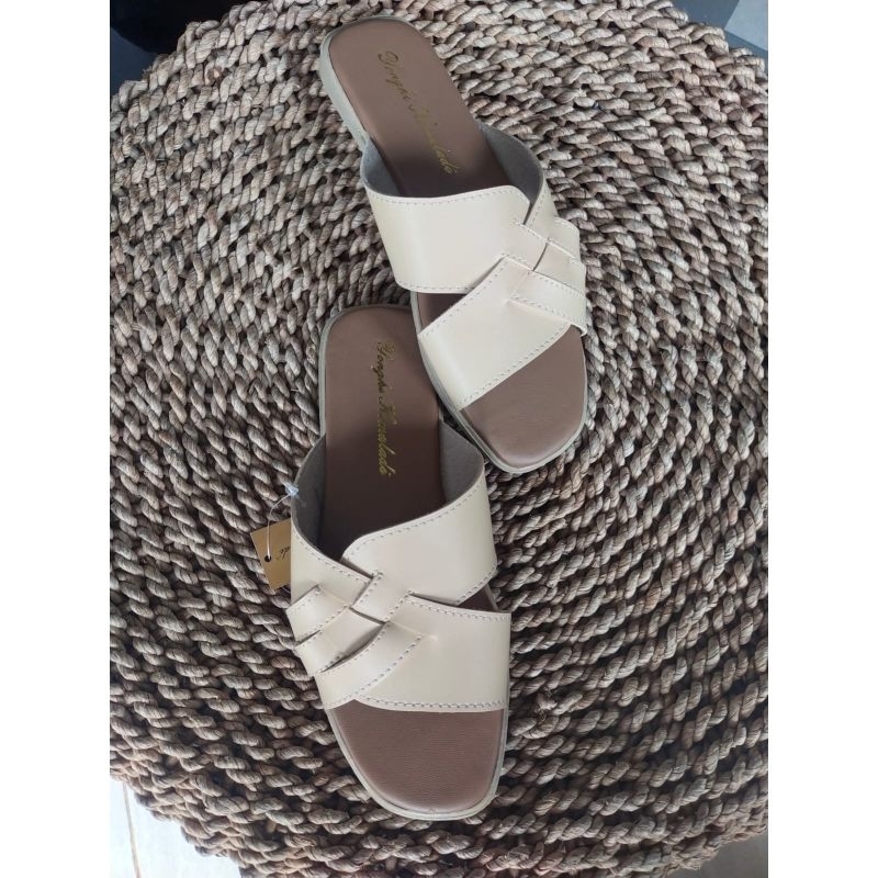 sandal Slop wanita Yongki Komaladi/SANDAL WANITA