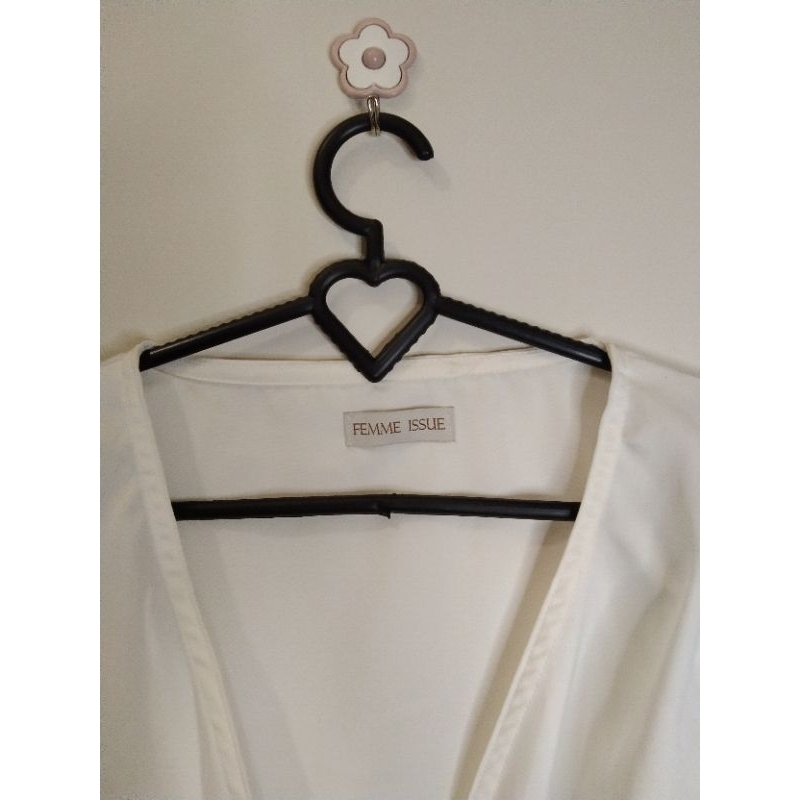 baju blouse putih crop lengan panjang kekinian