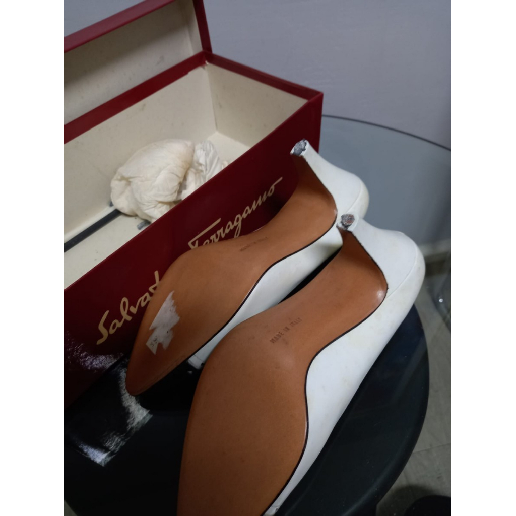 Preloved Sepatu Salvatore Ferragamo Vara