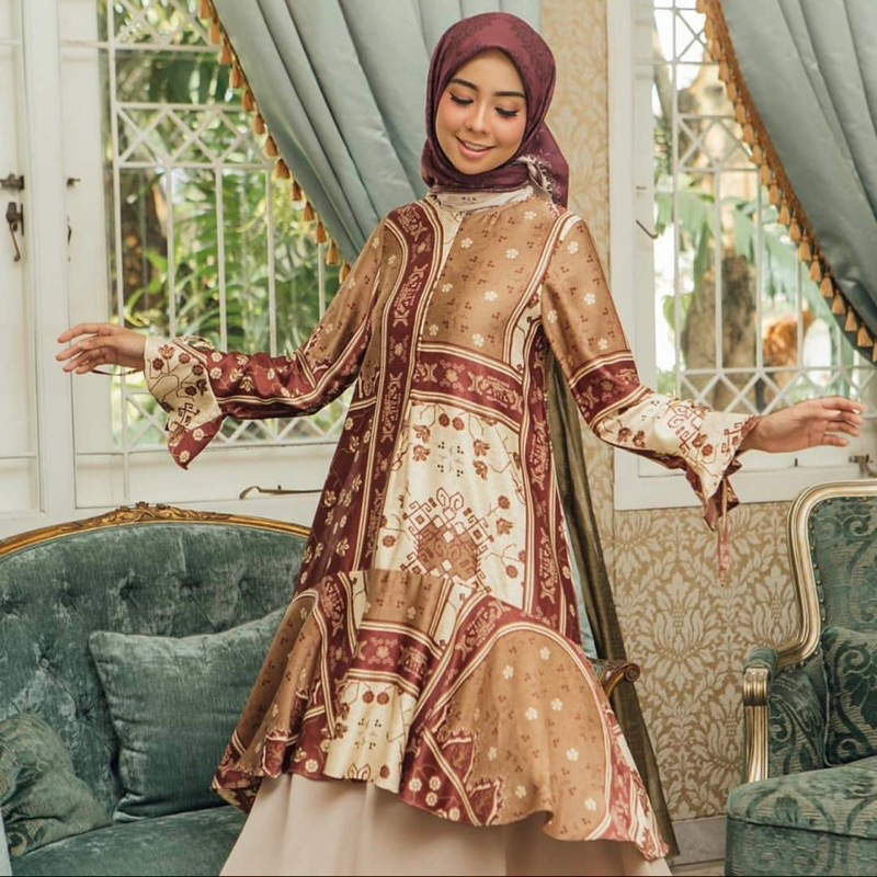 Lalita Tunic Wearing Klamby warna Maroon