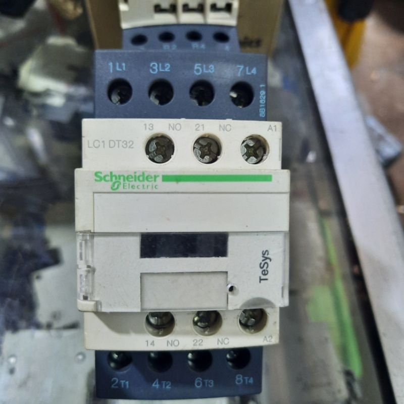 KONTAKTOR SCHNEIDER LC1DT32M7 4P kontaktor schneider lc1dt32m7 4pole