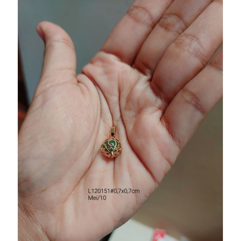 Liontin kalung kecil bulat simpel
