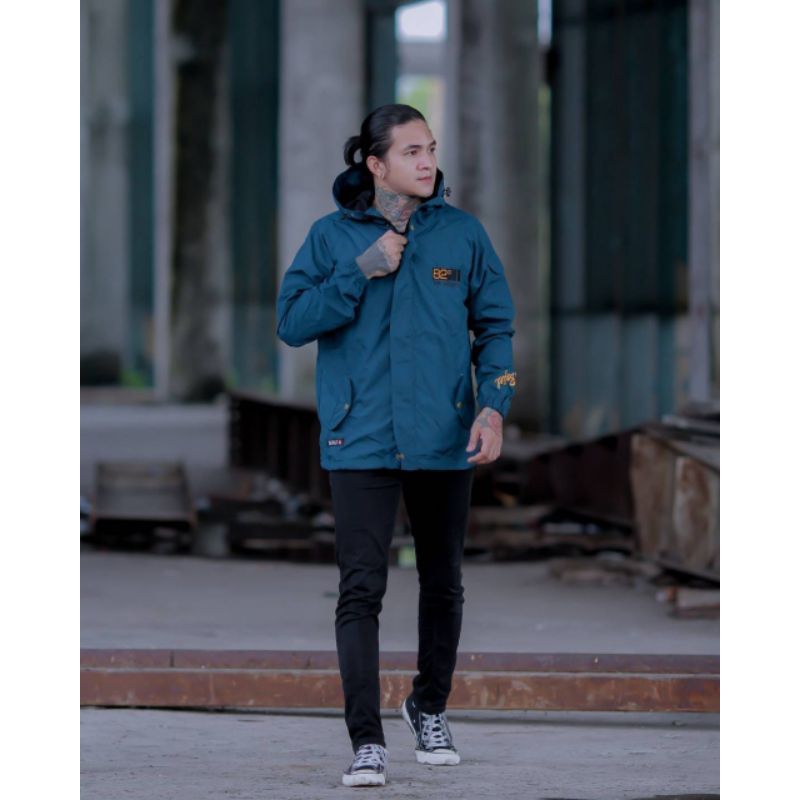 Jaket Parasut Casual Original Outdoor Waterproof Distro Pria Jacket Cowok Atasan Remaja Polos Simple Bahan Taslan Kekinian Jaket Coach Erigo