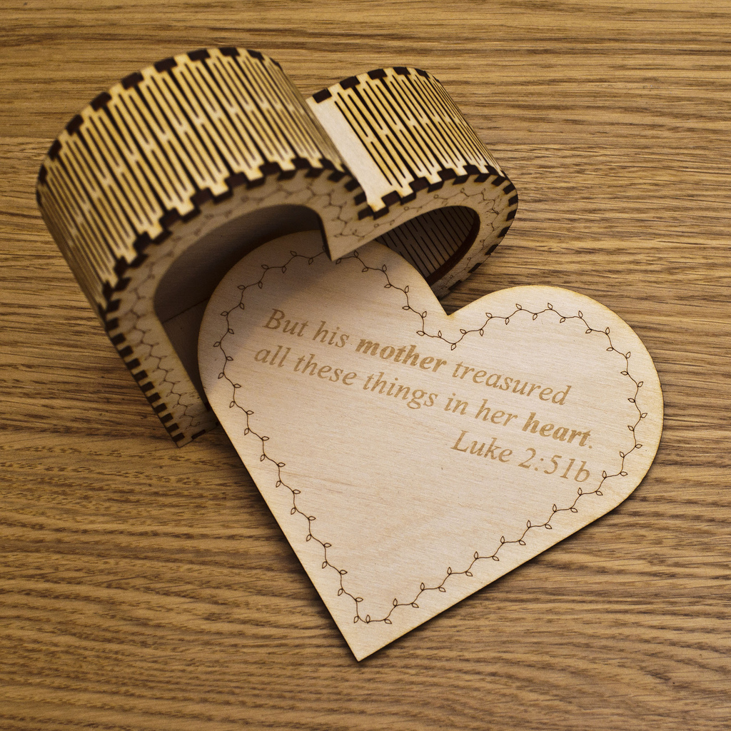 

Hard Box Heart Shaped Bentuk Hati Kotak Hadiah Kado Kayu Wood - K3D