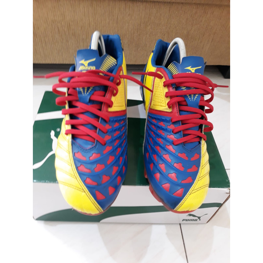Sepatu bola-Sepatu bola second-Sepatu bola preloved-kasut bola second- boot bola second mizuno wave 