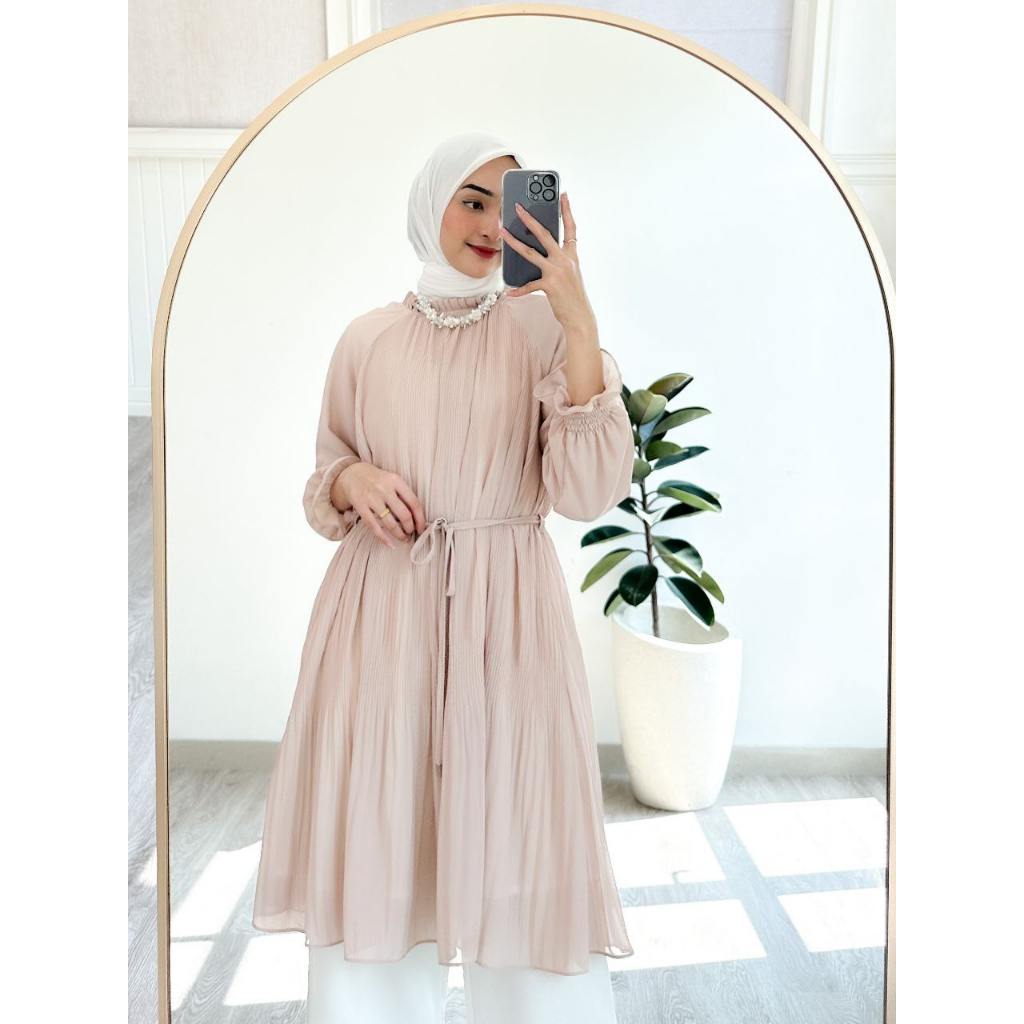 Artemis Fashion~ ATTAYA MAXI/ GLEEN MAXI/ MEESHA MAXI DRESS / TAVISHA TUNIK / Dress ceruty plisket / Tunik Plisket Polos Ceruty Premium (Ld 100 Pb 95)