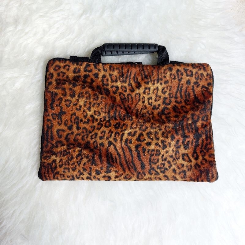 Tas Case Laptop Notebook Bulu Motif Macan Preloved