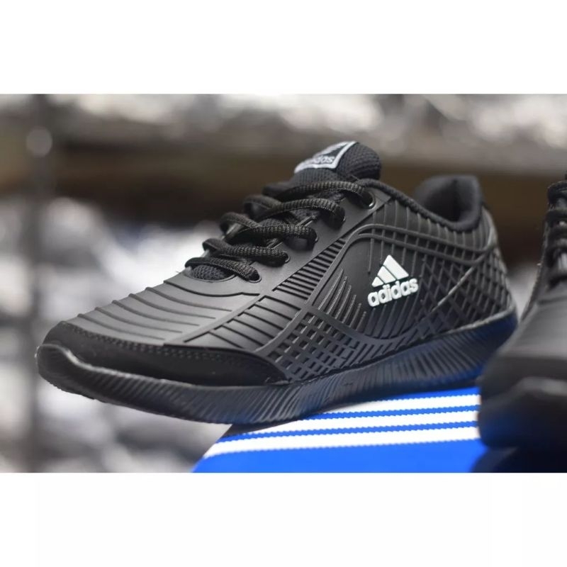 Sepatu Sekolah Hitam Polos Ads Bahan Karet Lentur. Sepatu Sport Running Full Hitam Polos Black Edition Laki - laki, Perempuan. Sepatu Sekolah Hitam Bahan Karet.