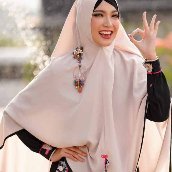 Gamis Aulia syar'i syari model yang sangat cocok untuk keluarga 2023, warna sangat menarik, favorit 