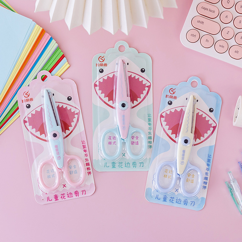 

Gunting zigzag shark lucu | Gunting bergerigi | Gunting fancy anak