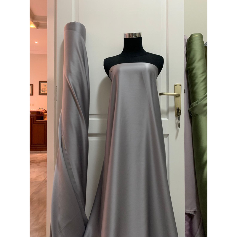 1/2 Meteran Bahan Kain Satin Saten Silk Lux Maxmara Original 100% Bahan Mewah Adem Warna Abu Silver