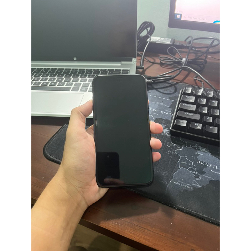 iPhone Xr 64 GB tahun 2020 warna hitam iBox