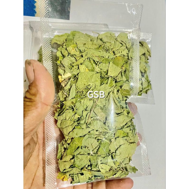 

Daun pegagan kering merah tanpa batang tanpa akar