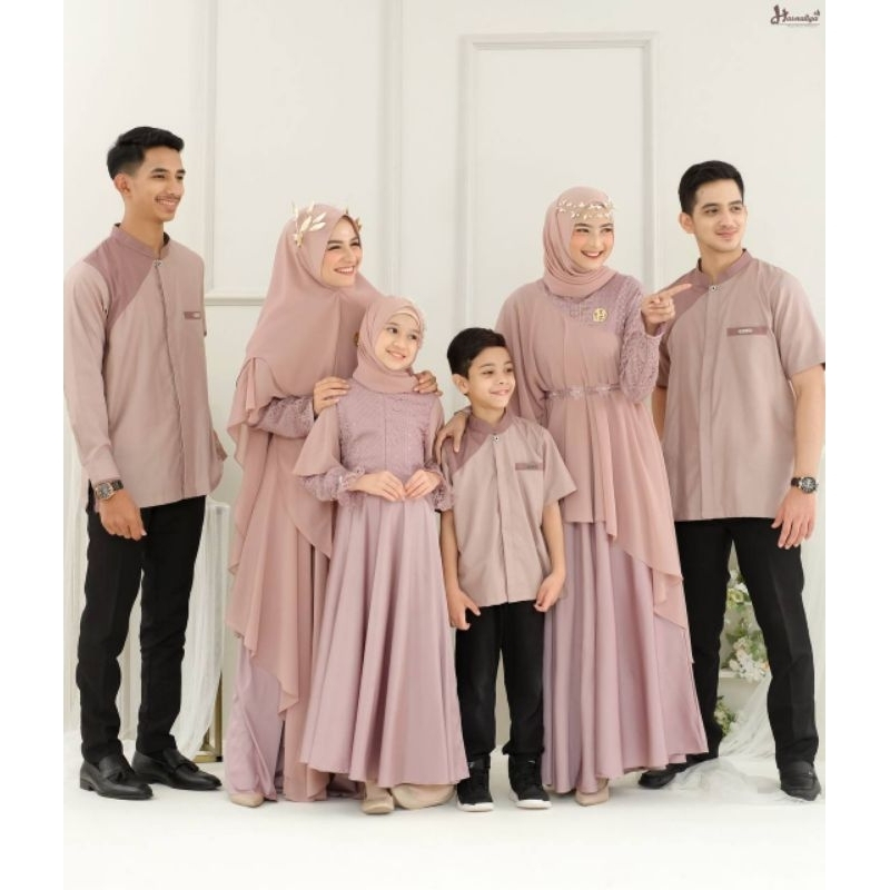 Sarimbit Zayyana (Nude) Couple Family