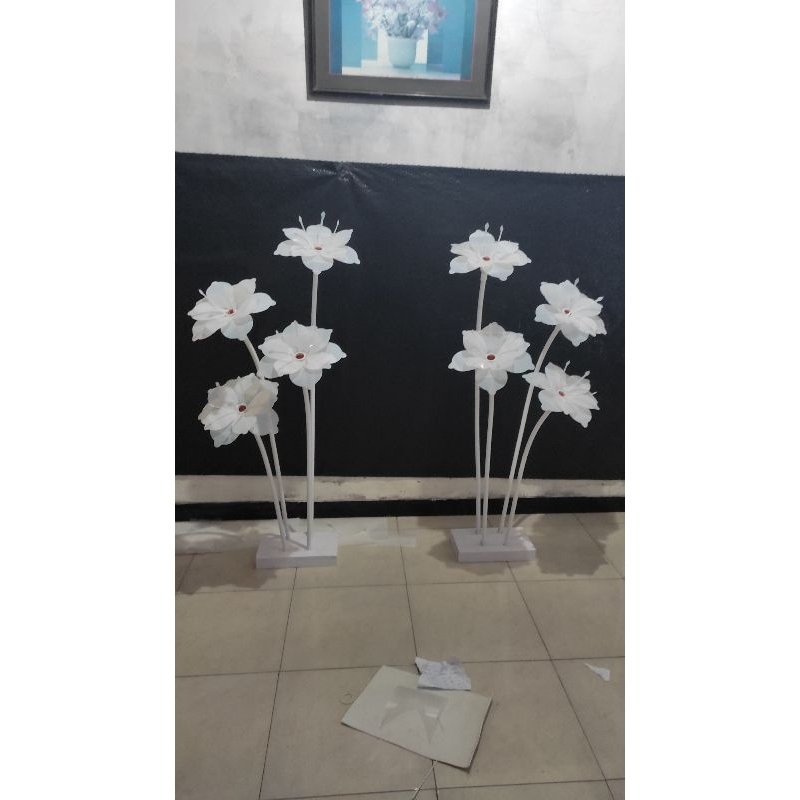 Standing Lampu  4 Kelopak Bunga