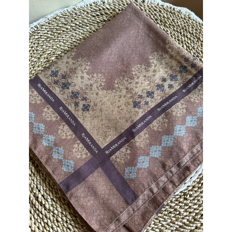 Alang scarf ria miranda