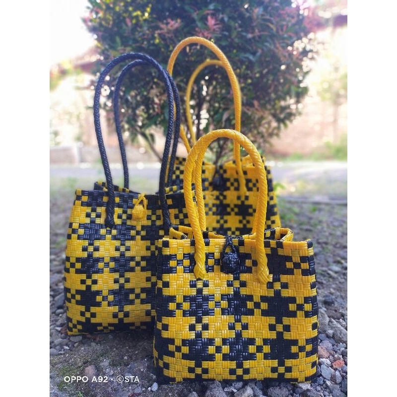 Tas Jali Motif Bunga Kuning hitam/ Tas anyam/ Tas wanita/ READY STOCK