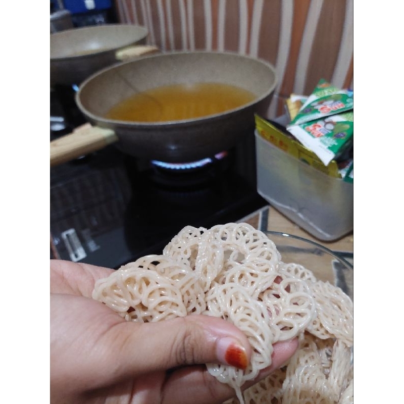 

KERUPUK MAWAR DACIL 1/4KG