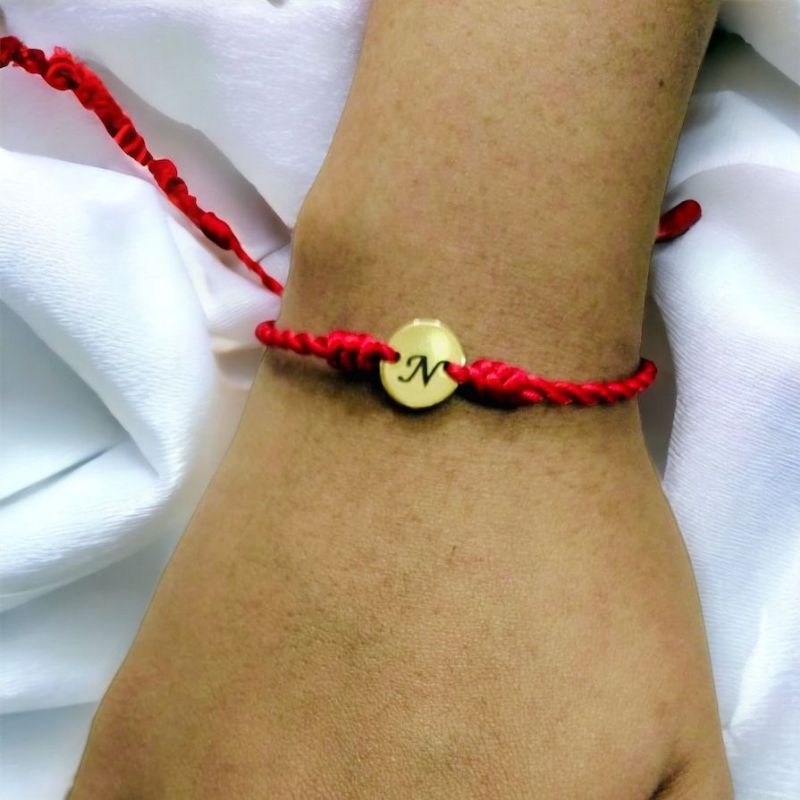 gelang titanium. serut grafir huruf