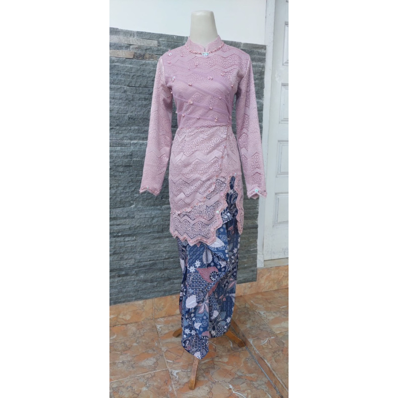DAVINA - ARUMI KEBAYA ONE SET