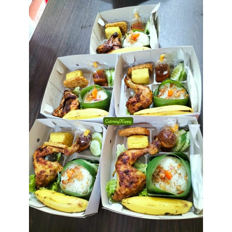 Nasi tumpeng/ Bakul liwet/ Nasi box/ Kue tampah/ Puding buah/ Nasi kotak/ Sate tampah/ Tumpeng mini/