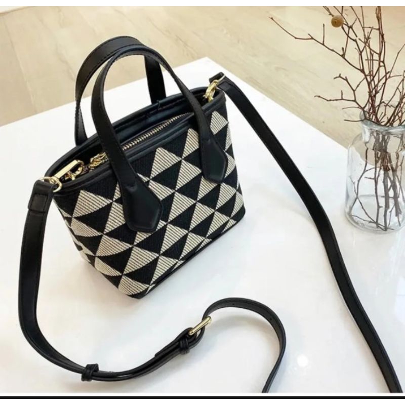 Slingbag Motif Houndstooth / Tas Selempang Wanita Kekinian / Slingbag Square Liana