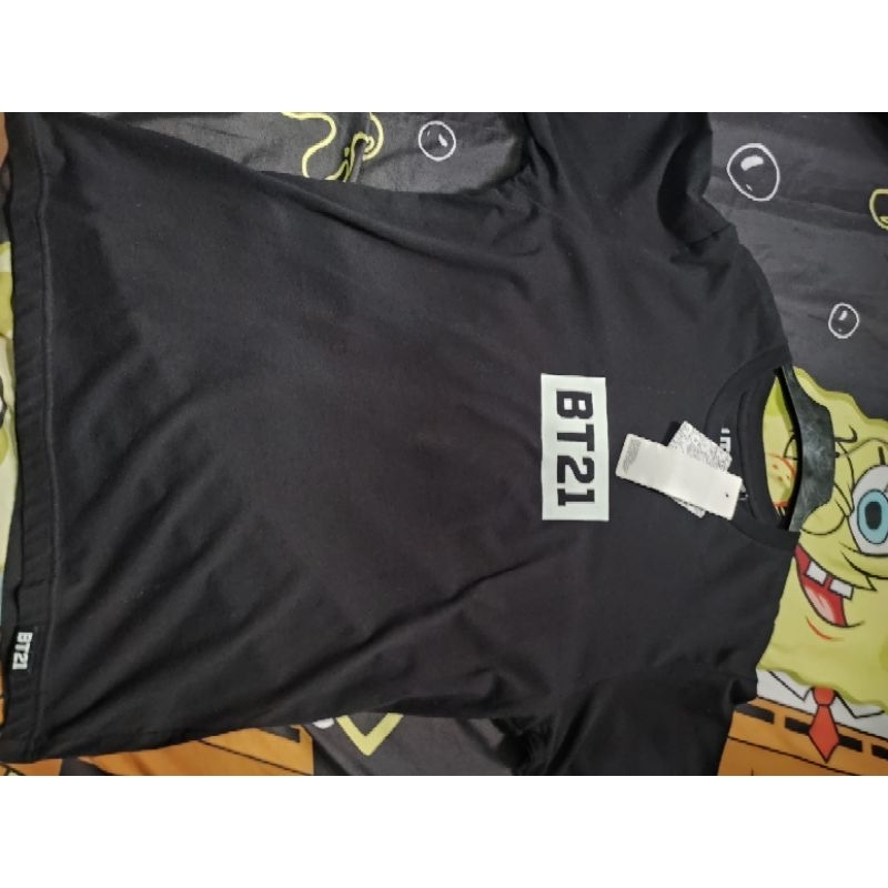 kaos Uniqlo-X-BT21-BTS