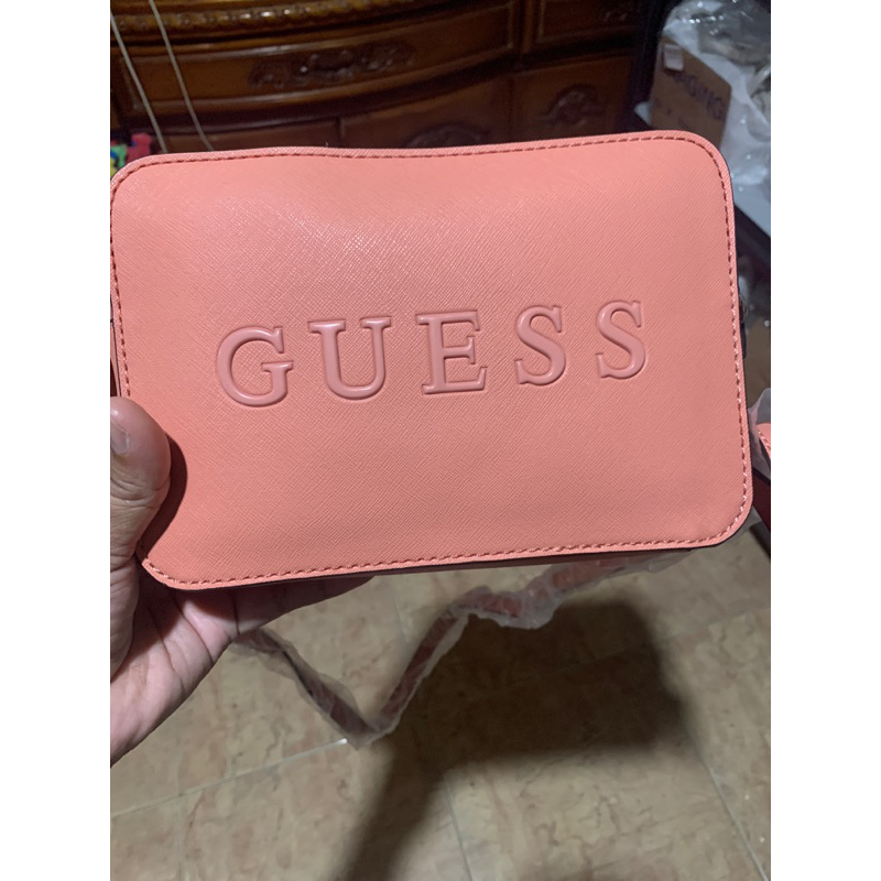 guess camera bag counter indo