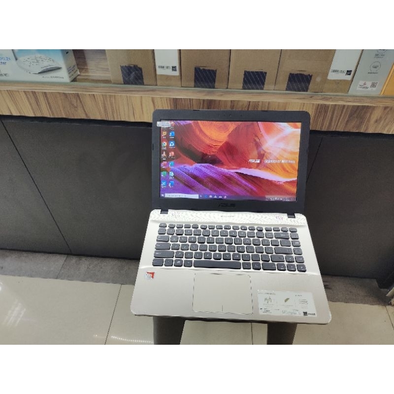 Laptop Leptop Asus X441B AMD A6 RAM 4GB SSD 128GB Windows 10 Super Cepat