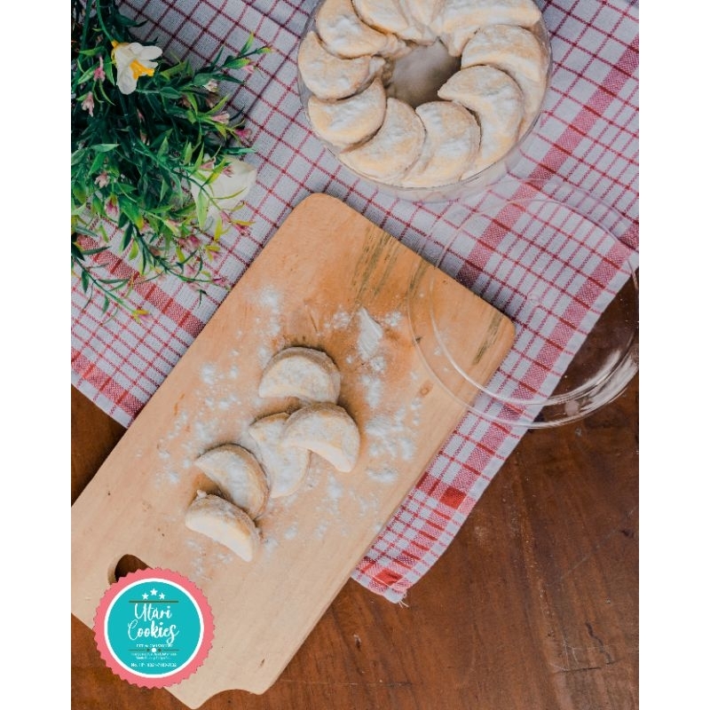 

KUE KERING PUTRI SALJU PREMIUM BUTTER WIJSMAN KUE LEBARAN