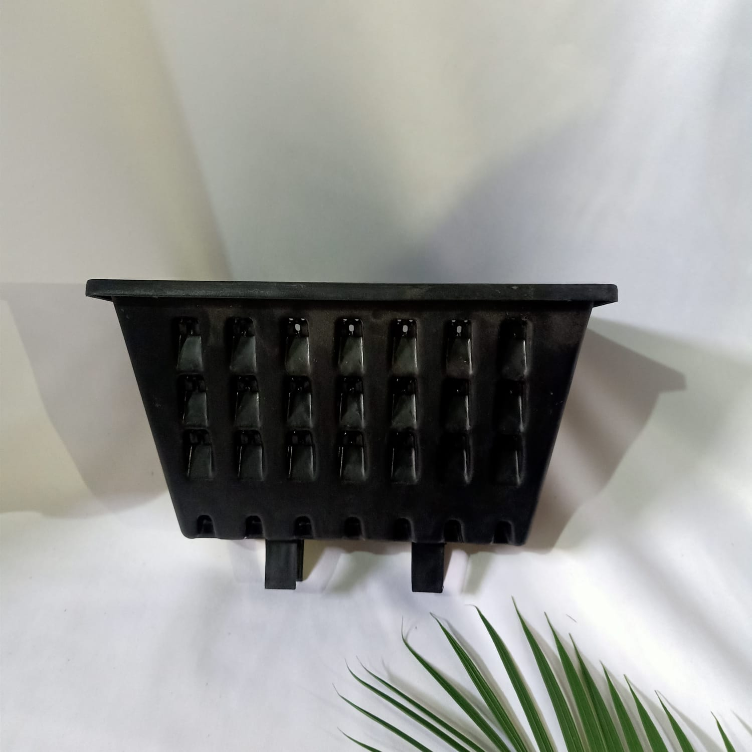 Pot tempel dinding hitam polos/pot agro/pot anggrek