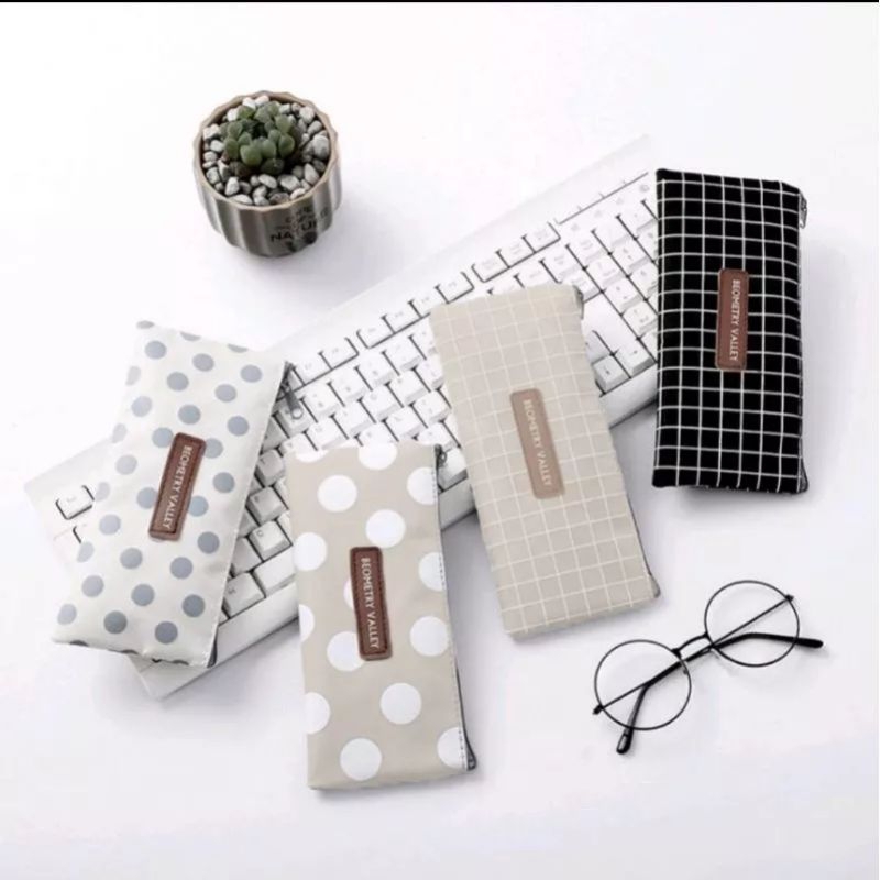 

Frzy - Tempat Alat Tulis Pensil Kanvas Lucu Aesthetic Korea - Kotak Wadah Cepuk Tepak Pencil Pinsil Pincil Pulpen Bulpen Estetik Anak Laki Laki Perempuan Cewek Cowok TK SD Viral di Tiktok Terbaru Murah Keren Unik - Peralatan Sekolah ATK Lengkap Komplit