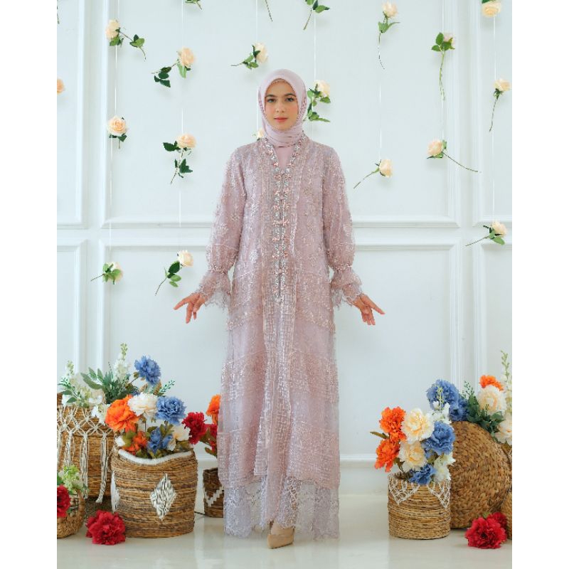 Kebaya Brukat Modern Wanita