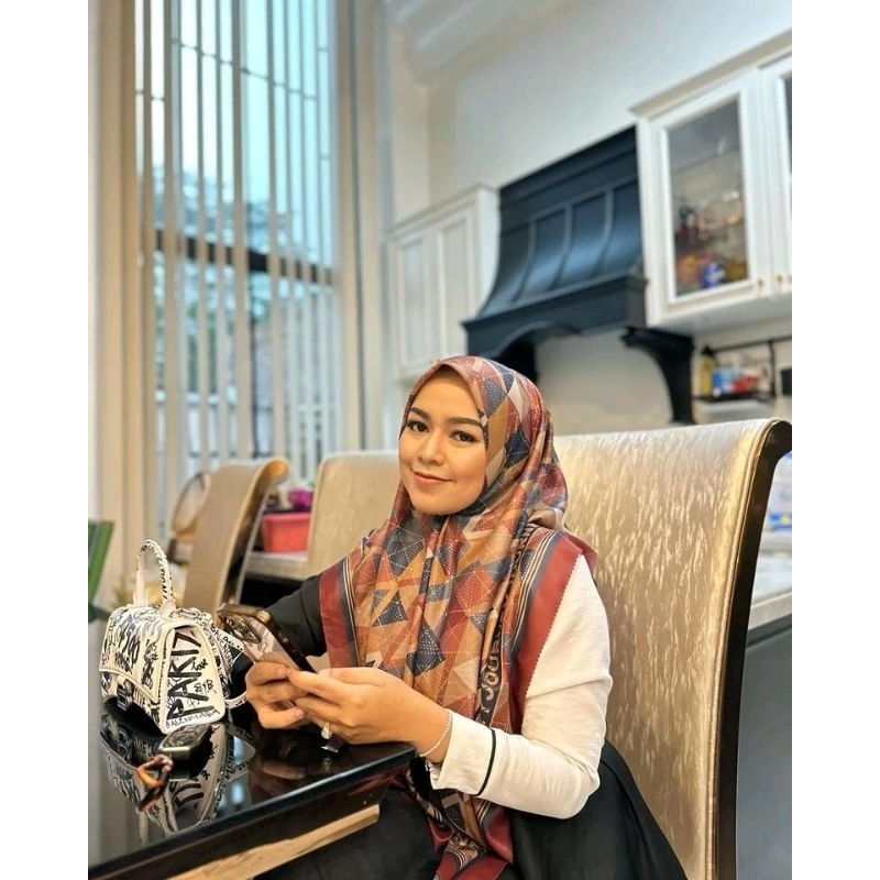 Nana Series Maroon ( Journey Scarves) Reguler