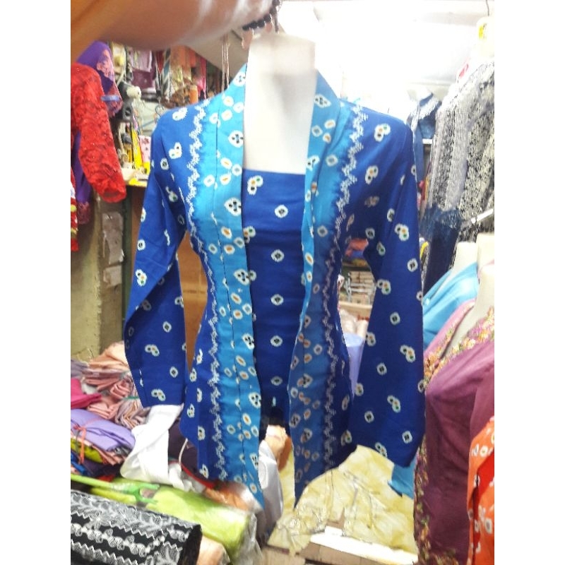 Kebaya jumputan kutu baru  biru