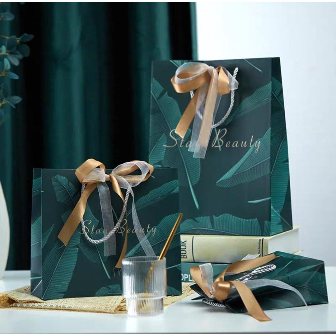 

PAPERBAG GREEN STAY BEAUTY PREMIUM EDITION / SOUVENIR / TAS KADO / PB54